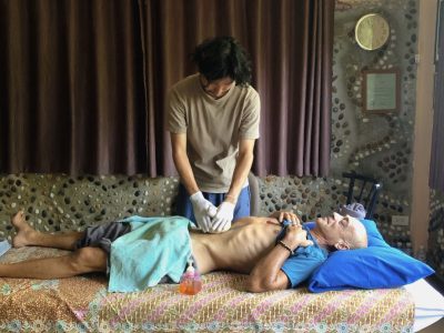 tokyo-kokubunji-male-therapist 東京国分寺の男性セラピストによるチネイザンのエッセンスを取り入れた腹部のマッサージ