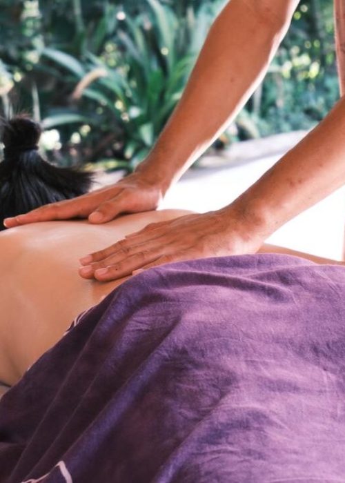 エサレン®︎マッサージ&ボディワークをしているところ